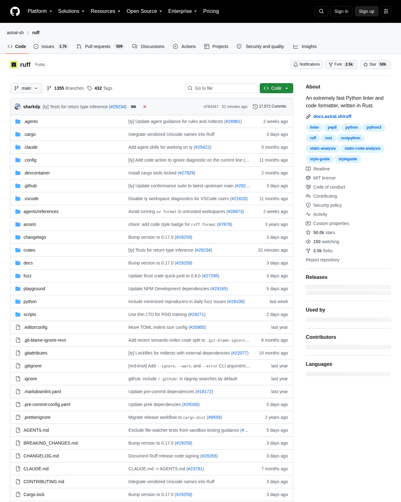 Ruff 專案的 GitHub 儲存庫首頁頂部，顯示儲存庫名稱 astral-sh/ruff、星標數 50k、複製數 2.5k、主要語言 Rust 與 MIT 授權標示，以及「An extremely fast Python linter and code formatter, written in Rust」的專案描述