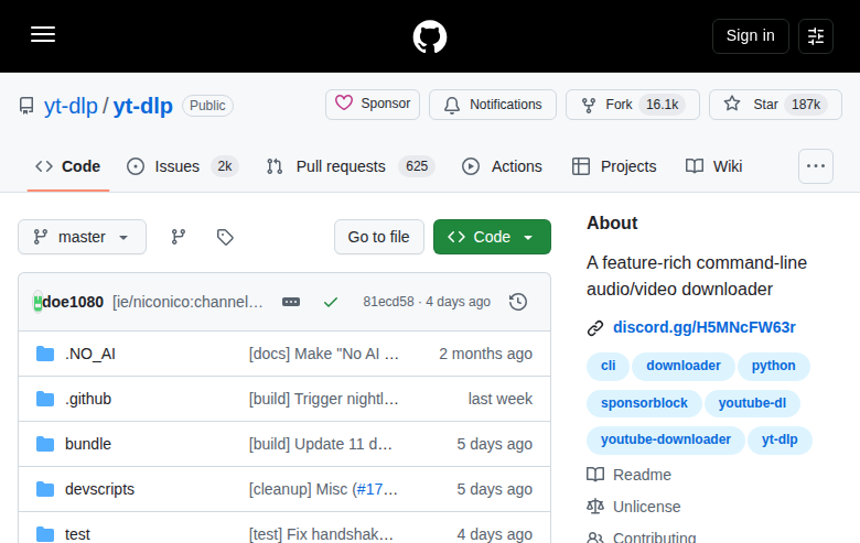 yt-dlp GitHub 首頁頂部（repo 名 yt-dlp/yt-dlp + Star 數 + 項目描述）