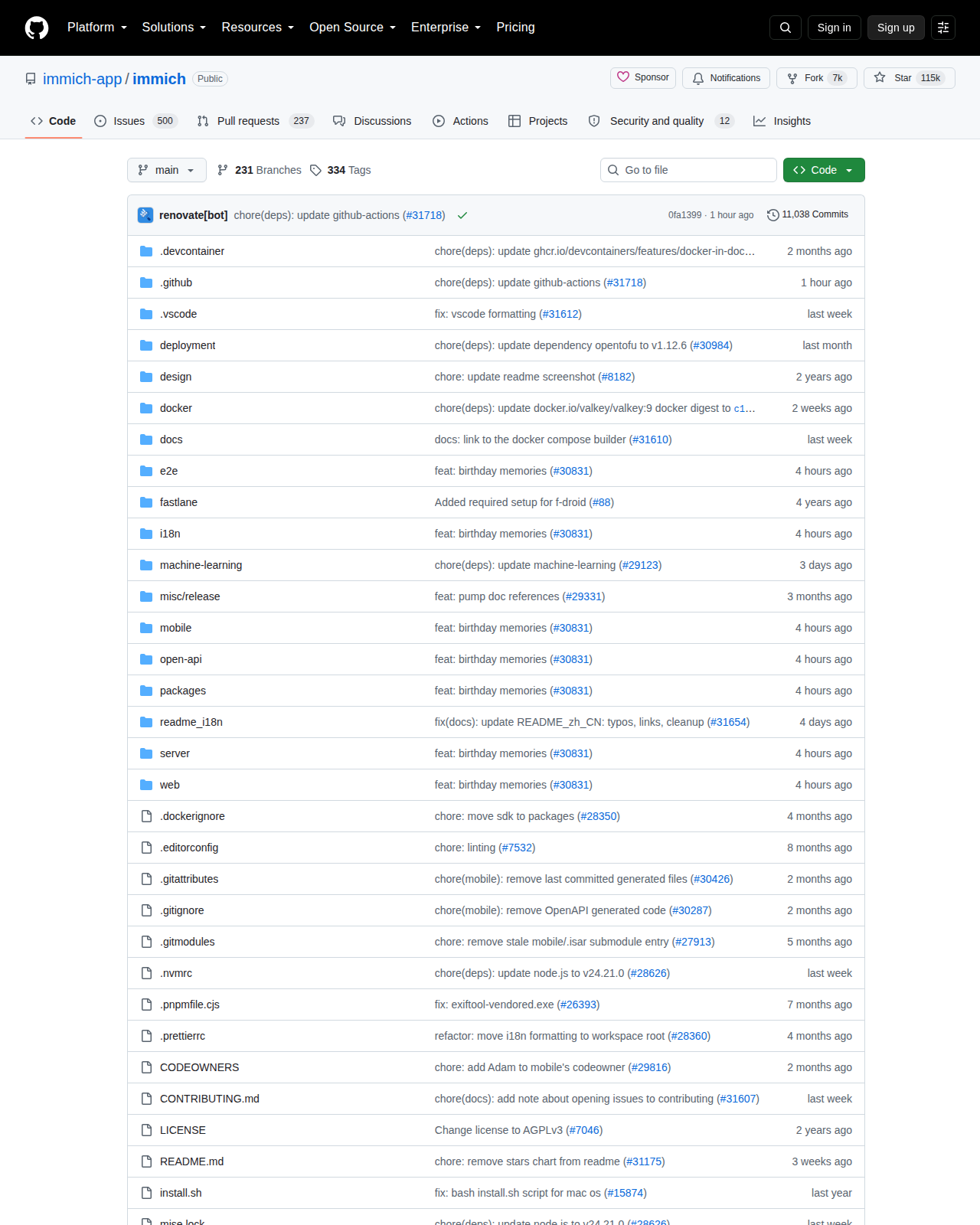 immich-app/immich GitHub 首頁頂部（儲存庫名稱 immich、114.8k 星標與 7k 分支，以及專案描述）