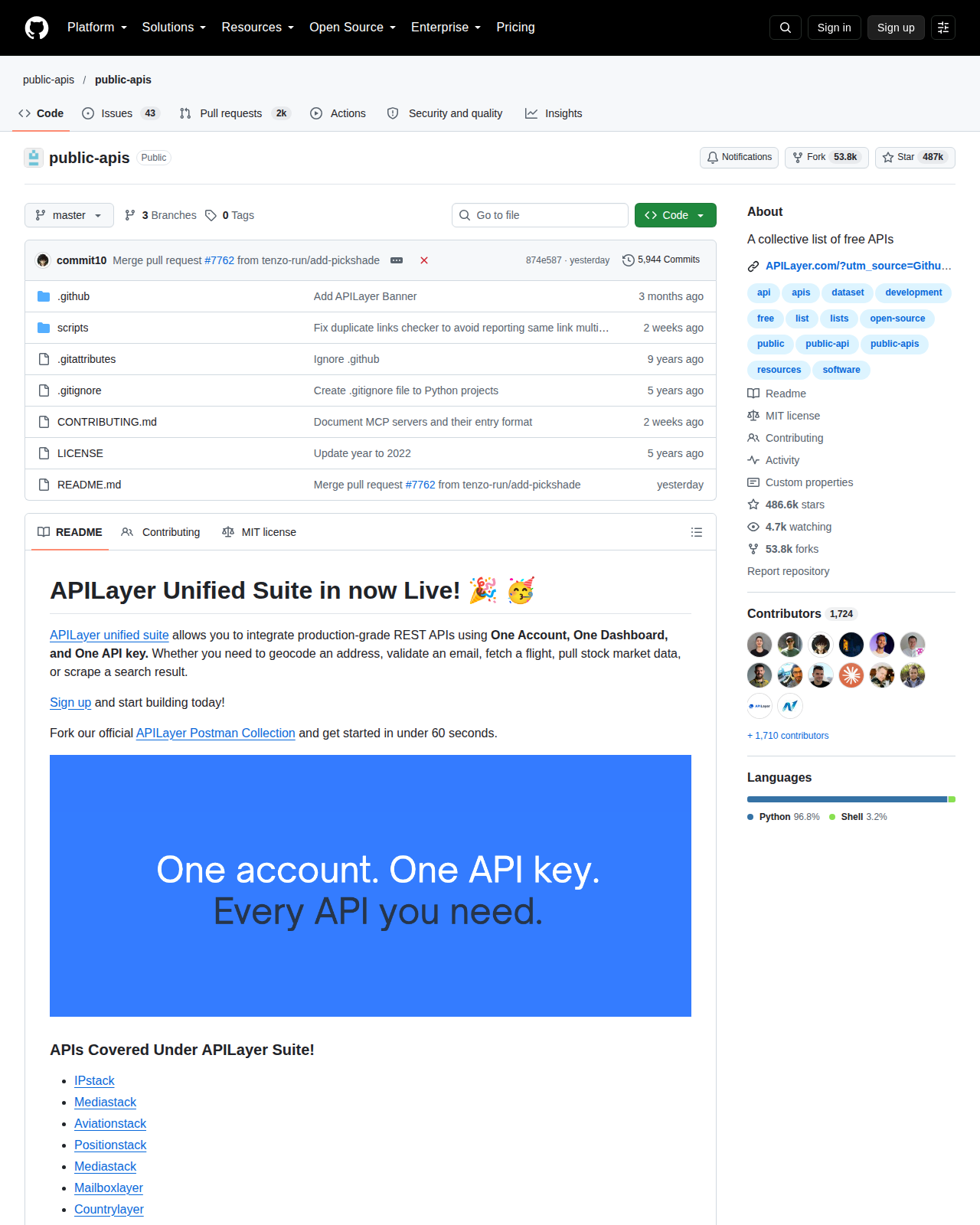 public-apis 的 GitHub 儲存庫首頁頂部，顯示 repo 名稱 public-apis/public-apis、Star 數 487k、Fork 數 54k、MIT 授權標示與最新的提交紀錄